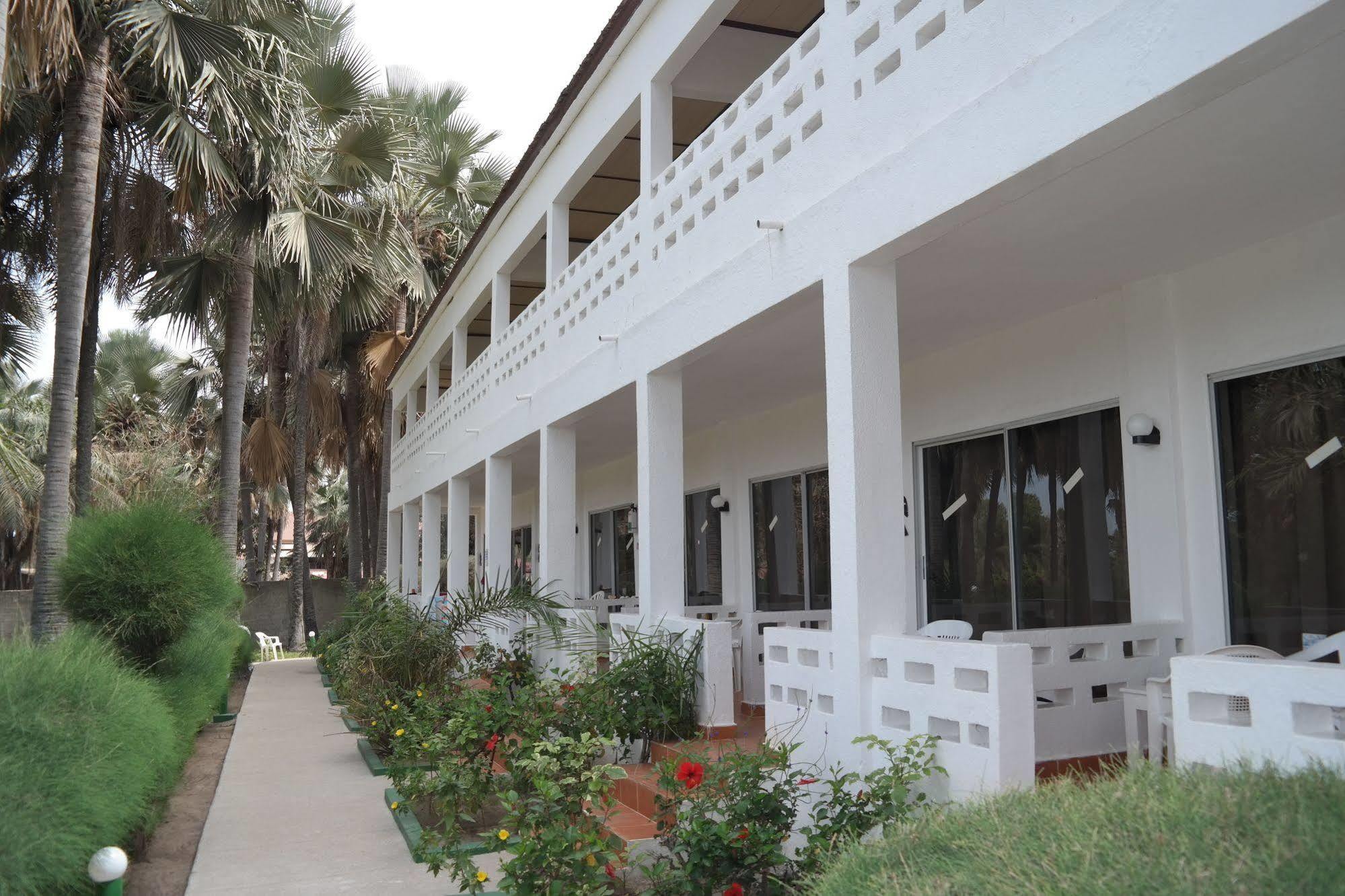 Holiday Beach Club Kololi Exterior foto